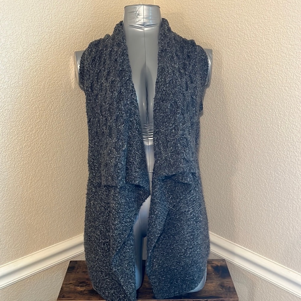 GREY WOVEN VEST SIZE MEDIUM